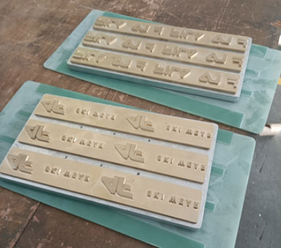 Máquina de grabado en relieve (cintas elásticas)