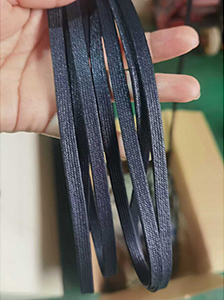 Máquina automática para encerar y pulir cordones de zapatos